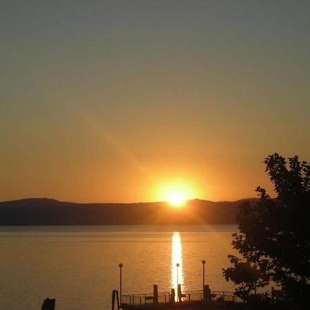 Iride Sul Lago 1 Via Principessa Jolanda 10-Piazza Del Molo أنغويلارا سابازيا المظهر الخارجي الصورة
