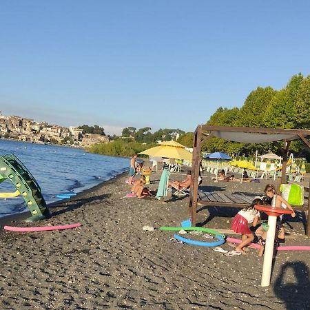 Iride Sul Lago 1 Via Principessa Jolanda 10-Piazza Del Molo أنغويلارا سابازيا المظهر الخارجي الصورة
