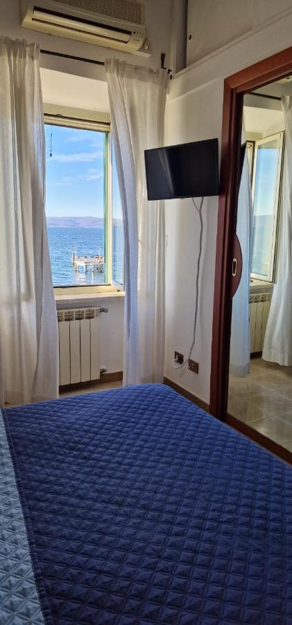 Iride Sul Lago 1 Via Principessa Jolanda 10-Piazza Del Molo أنغويلارا سابازيا المظهر الخارجي الصورة